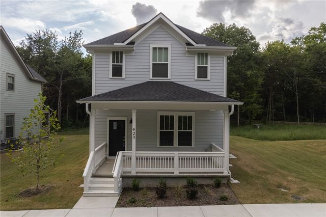 923 S Waxflower Avenue, Fayetteville, AR 72701