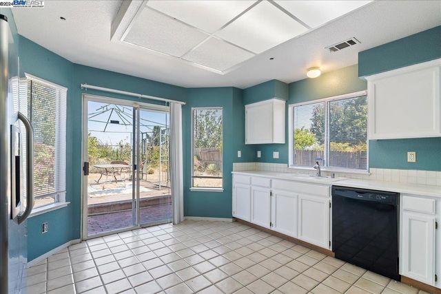 118 Outrigger Dr, Vallejo, CA 94591