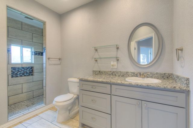 419 Sky Harbour Court, Granbury, TX 76049