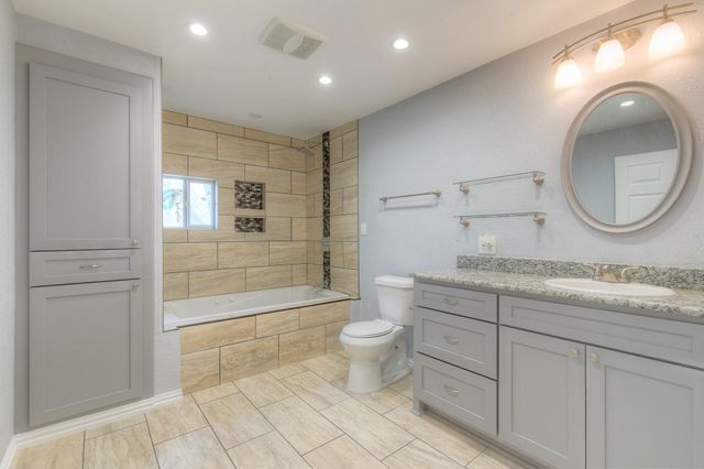 419 Sky Harbour Court, Granbury, TX 76049