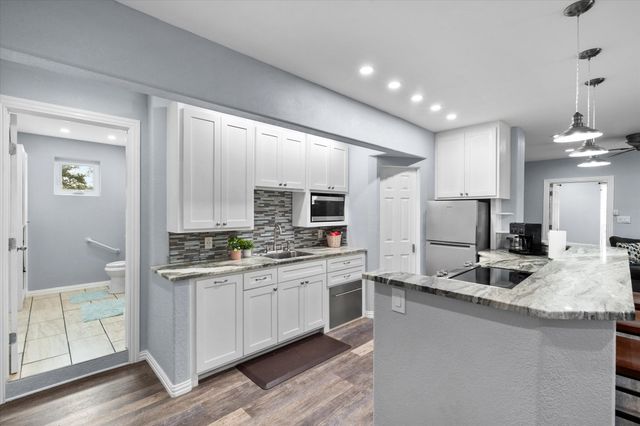 419 Sky Harbour Court, Granbury, TX 76049