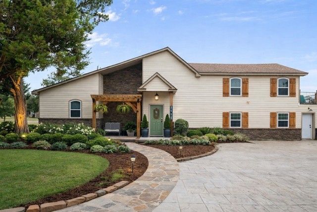 419 Sky Harbour Court, Granbury, TX 76049