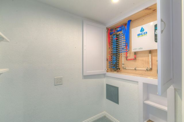 419 Sky Harbour Court, Granbury, TX 76049