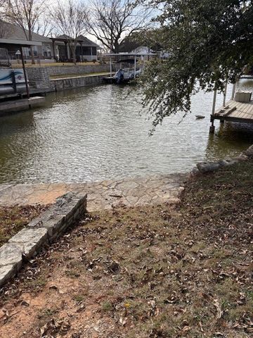 419 Sky Harbour Court, Granbury, TX 76049