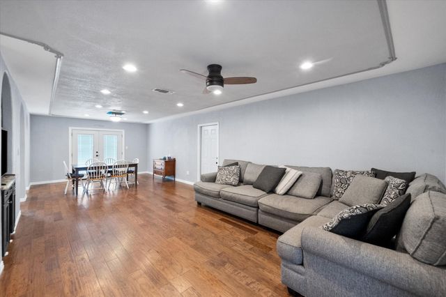 419 Sky Harbour Court, Granbury, TX 76049