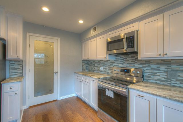 419 Sky Harbour Court, Granbury, TX 76049