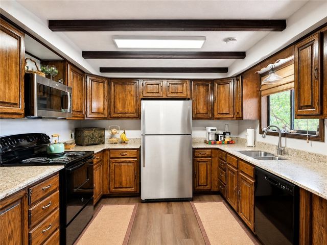 95 Lady Mary Lane, Eureka Springs, AR 72632