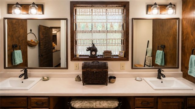 95 Lady Mary Lane, Eureka Springs, AR 72632