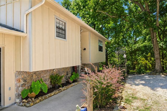 95 Lady Mary Lane, Eureka Springs, AR 72632