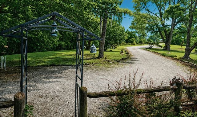 95 Lady Mary Lane, Eureka Springs, AR 72632