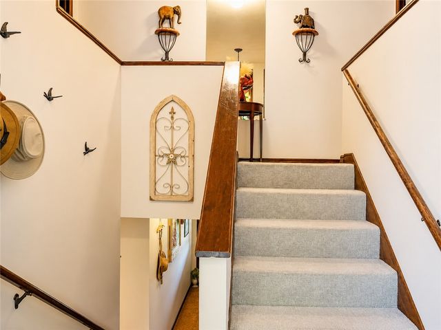 95 Lady Mary Lane, Eureka Springs, AR 72632