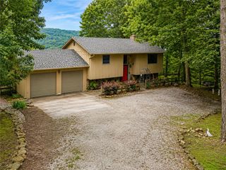 95 Lady Mary Lane, Eureka Springs, AR 72632