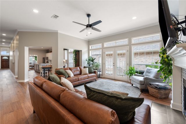 919 Grand Oaks Circle, College Station, TX 77840