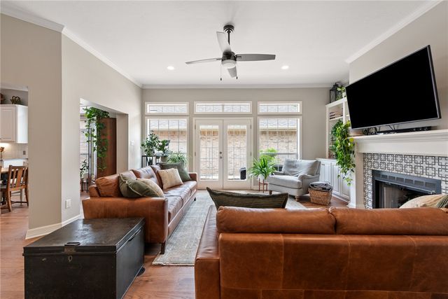 919 Grand Oaks Circle, College Station, TX 77840