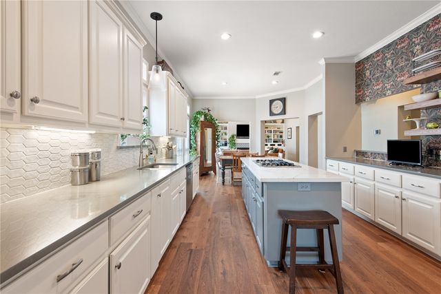 919 Grand Oaks Circle, College Station, TX 77840