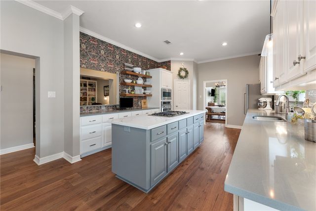 919 Grand Oaks Circle, College Station, TX 77840
