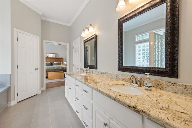 919 Grand Oaks Circle, College Station, TX 77840
