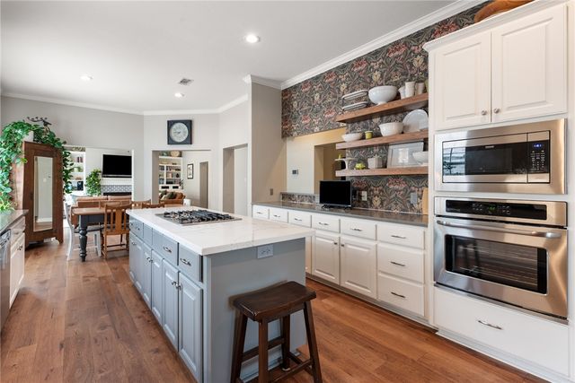 919 Grand Oaks Circle, College Station, TX 77840