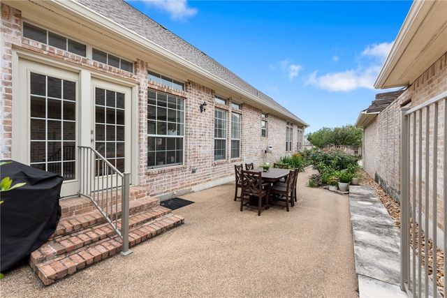 919 Grand Oaks Circle, College Station, TX 77840