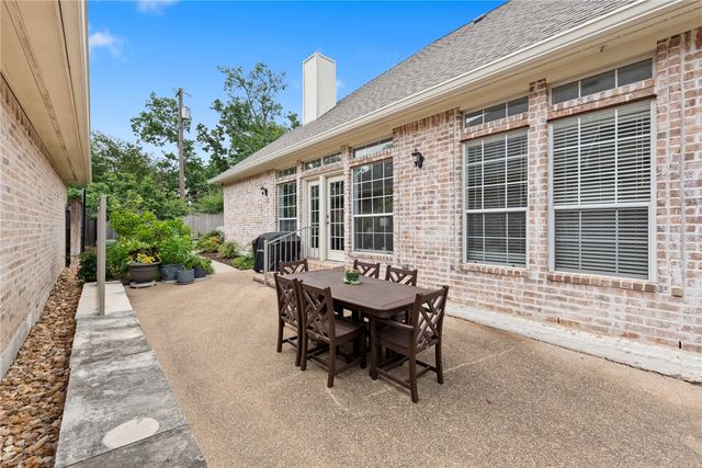 919 Grand Oaks Circle, College Station, TX 77840