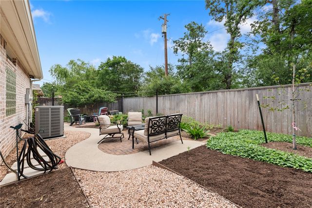 919 Grand Oaks Circle, College Station, TX 77840