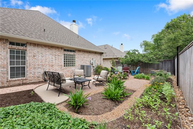 919 Grand Oaks Circle, College Station, TX 77840