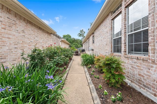 919 Grand Oaks Circle, College Station, TX 77840