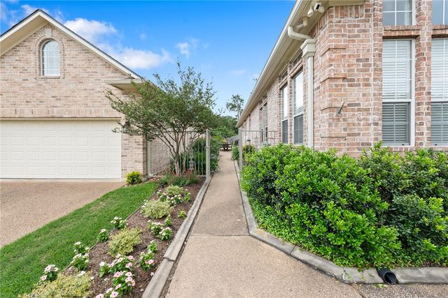 919 Grand Oaks Circle, College Station, TX 77840