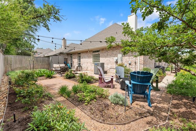 919 Grand Oaks Circle, College Station, TX 77840