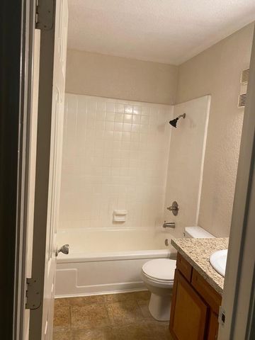 8100 Creekbend Drive 159, Houston, TX 77071