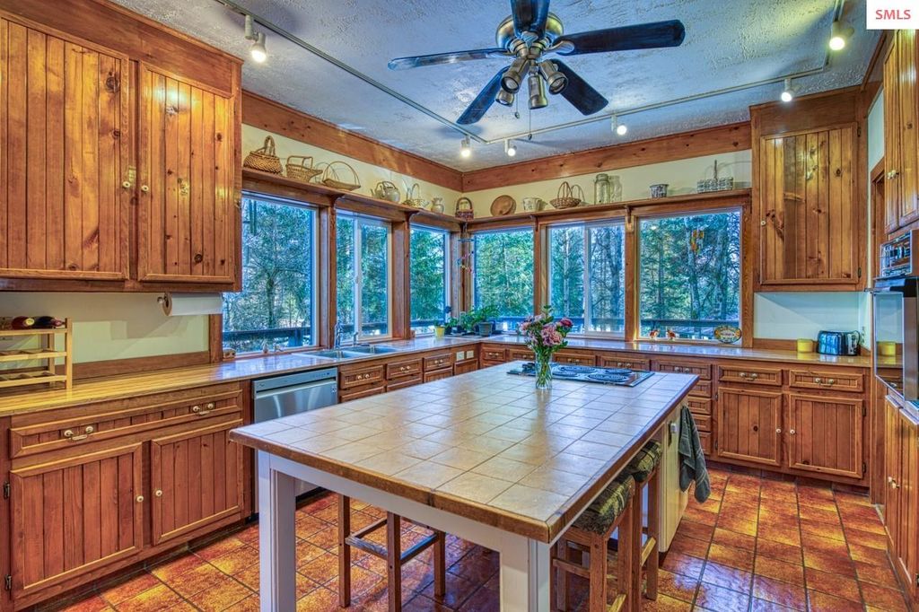 2298 Selkirk Rd, Sandpoint, ID 83864 photo 12