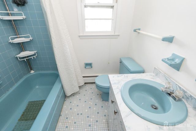 52 Embroidery Street, Sayreville, NJ 08872