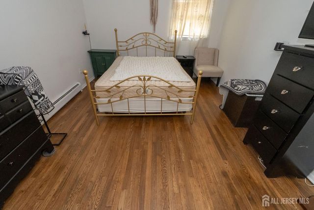 52 Embroidery Street, Sayreville, NJ 08872