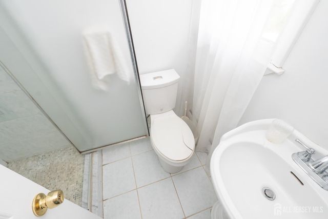 52 Embroidery Street, Sayreville, NJ 08872