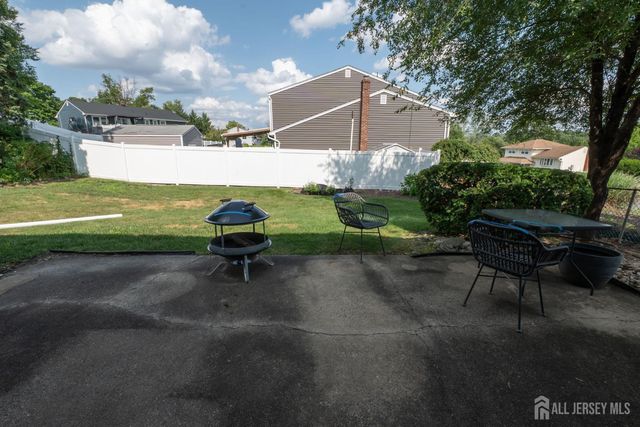 52 Embroidery Street, Sayreville, NJ 08872