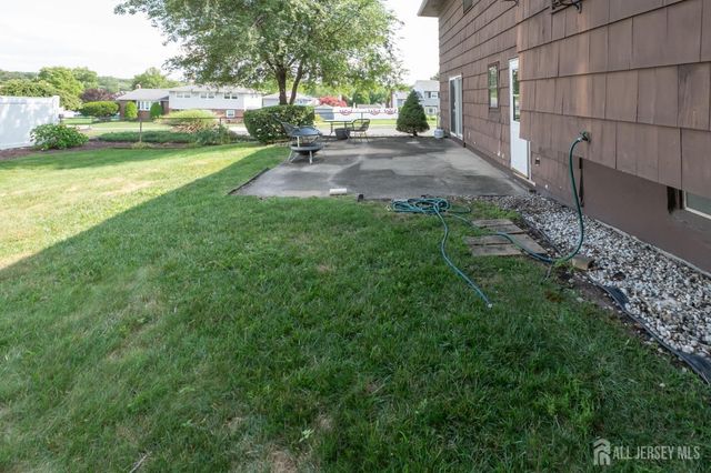 52 Embroidery Street, Sayreville, NJ 08872