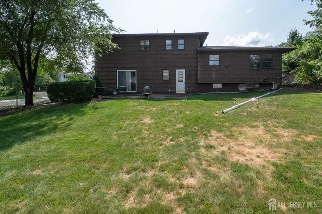 52 Embroidery Street, Sayreville, NJ 08872