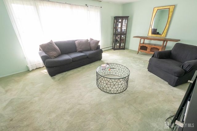 52 Embroidery Street, Sayreville, NJ 08872
