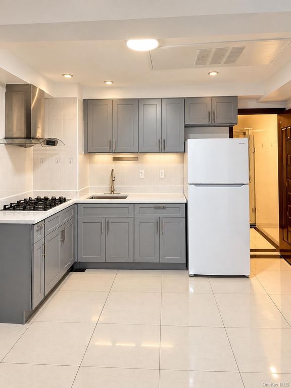13229 Blossom Avenue 4G, Flushing, NY 11355 — photo 2