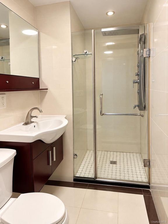 13229 Blossom Avenue 4G, Flushing, NY 11355 — photo 3