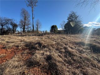 534 E South 5th Street, Seneca, SC 29678