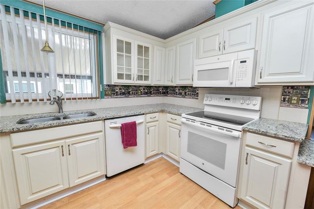 1706 FOX HILL DRIVE, Lakeland, FL 33810