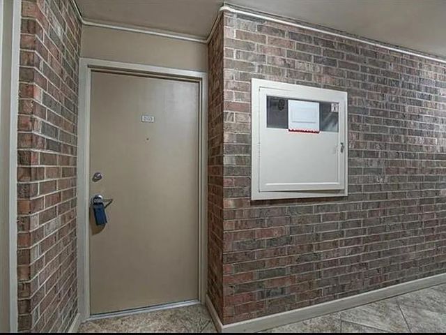 2933 Baltimore Avenue 203, Kansas City, MO 64108