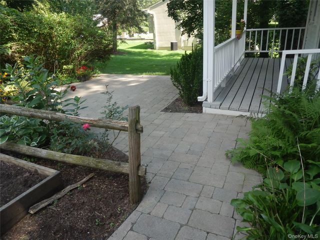 28 Strawtown Road, West Nyack, NY 10994