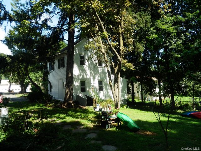 28 Strawtown Road, West Nyack, NY 10994