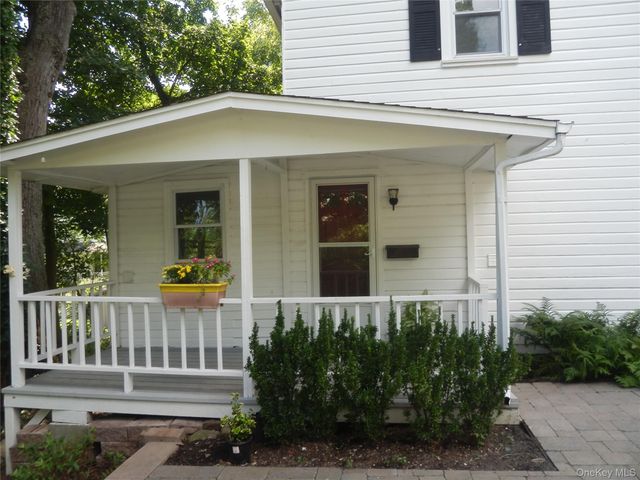 28 Strawtown Road, West Nyack, NY 10994