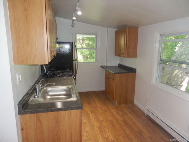 28 Strawtown Road, West Nyack, NY 10994