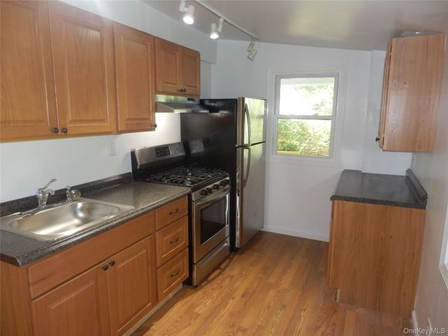 28 Strawtown Road, West Nyack, NY 10994