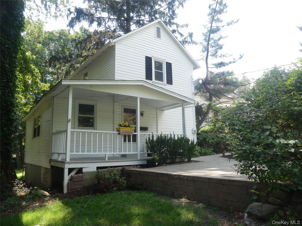 28 Strawtown Road, West Nyack, NY 10994