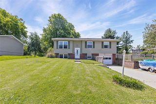 3605 Valley Drive, Godfrey, IL 62035